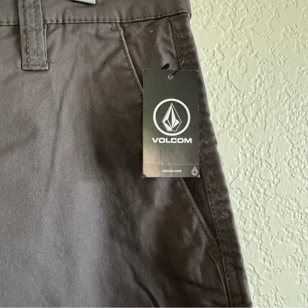 NWT - Volcom Men's Cleaver Stretch  Shorts - Picture 2 of 4